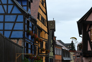 Obraz premium Riquewihr....fenêtres et colombage