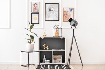 Obraz premium Interior of stylish living room with lamp and pictures