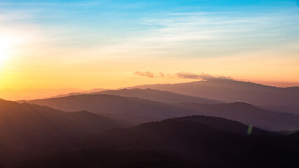 Obraz premium sunsets over the mountains