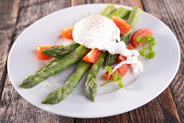 asparagus salad with poached egg