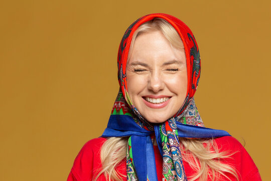 Babushka Bilder – Durchsuchen 10,168 Archivfotos, Vektorgrafiken und ...