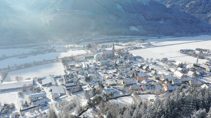 Verschneites Örtchen in Österreich (Kammern im Liesingtal)