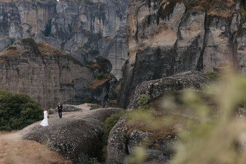 Fototapeta premium incredible wedding photo shoot in the mountains of Greece