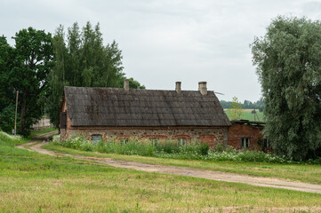 Obraz premium old barn in the countryside