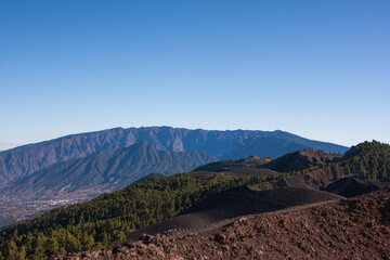 Caldera de Taburiente desde el volcan de Cumbre Vieja en la isla de La Palma