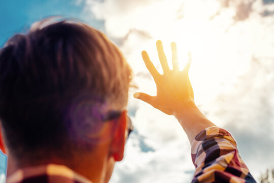 hand covering sunlight, Sun shining through the hand, Human hand and sun