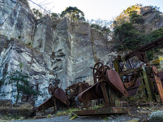 鋸山の石切り場跡