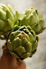 Obraz premium Artichoke on marble background 
