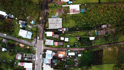 vista desde un dron de una vivienda rural de localidades marginadas mexicanas