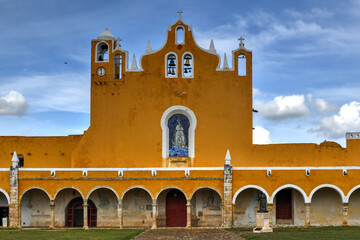 Fototapeta premium Convent of San Antonio of Padua - Izamal, Mexico