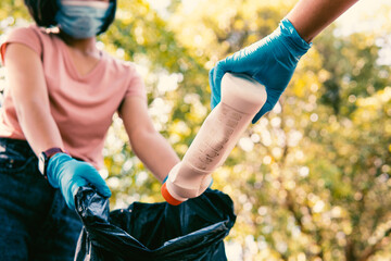 Volunteer holding plastic garbage Clean to dispose of waste properly. © sawitreelyaon