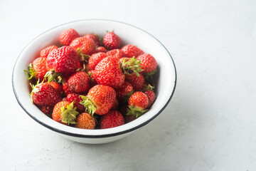 Red fresh strawberry in a bowl  on liht background