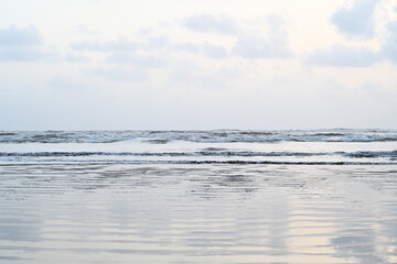 Obraz premium waves on the beach