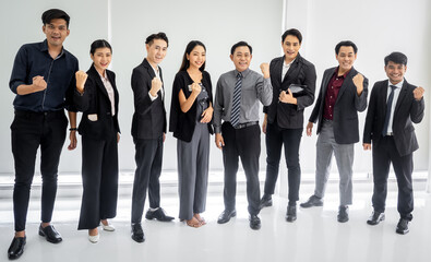 Obraz premium The corporate executive team is planning a strategy to drive the business after the Covid 19 crisis, collaborate discuss business ideas with colleagues at the meeting.