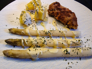 Fleisch und Spargel