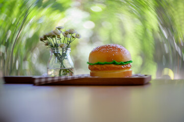 Obraz premium Hamburger with swirling bokeh