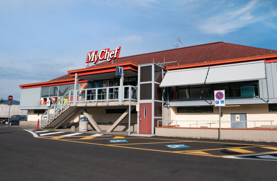 exterior of the Ferrari Museumexterior of MyChef restaurant on the Italian highway