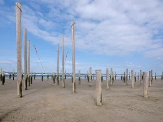 Gordijnen Palendorp op het strand van Petten © Holland-PhotostockNL