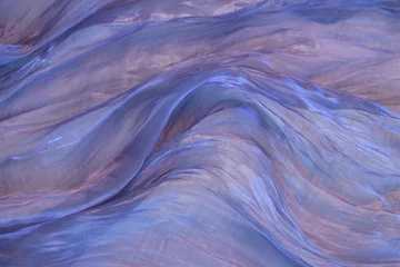 Rolgordijnen Pantone 2022 very peri abstracte blauwe achtergrond met golven van stof