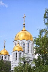 Fototapeta na wymiar orthodox church in the city