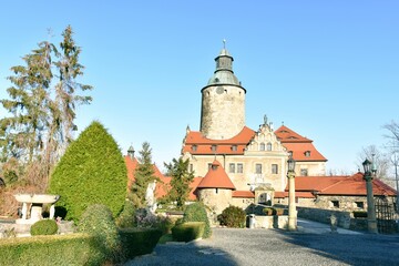 Czocha Castle in the town in Poland - obrazy, fototapety, plakaty