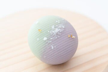 木の皿に乗った七夕の和菓子　天の川　上生菓子