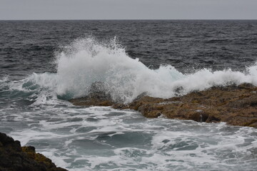 Fototapeta na wymiar the waves showing their power