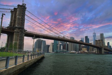 Obraz premium Panoramic view of Brooklyn bridge and Manhattan skyline in NYC