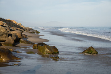rocky beach with nobody, Montecito, Santa Barbara, California - obrazy, fototapety, plakaty