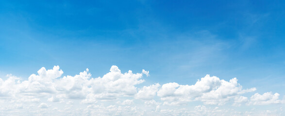 blue sky with lots of white clouds.Many white clouds are independent shapes.