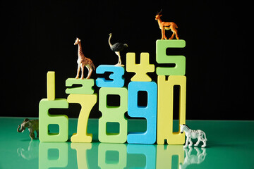 数字タワーと動物