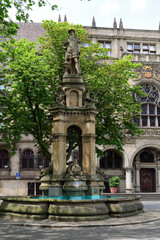 Fototapeta na wymiar statue Gerard Mercator in duisburg, nrw, deutschland