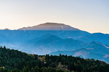 Fototapeta premium 馬籠から見る早朝の恵那山