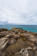 オーストラリア　クイーンズランド州のノース・ストラドブローク島のノース・ゴージ・ウォークから見える海