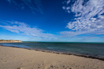 オーストラリア　西オーストラリア州のエクスマウス近郊のビーチ