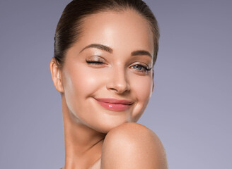 Obraz premium Beautiful woman face healthy skin care natural beauty close up 