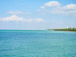 沖縄、糸満の綺麗な海と海岸線