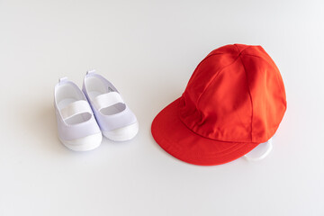 上靴と赤白帽子