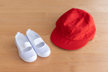 上靴と赤白帽子