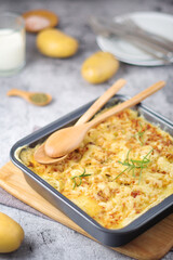French national potato dish gratin