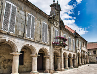 Fototapeta premium Fachada del pazo o palacio de Mugartegui en la plaza Da Pedreira en la ciudad de Pontevedra, España