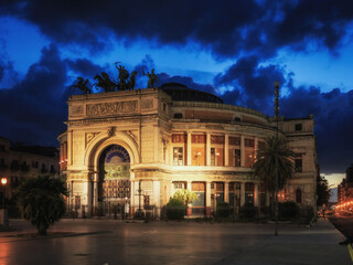Obraz premium Palermo City at Night in Sicily in Italy, Europe, near Teatro Massimo Opera House