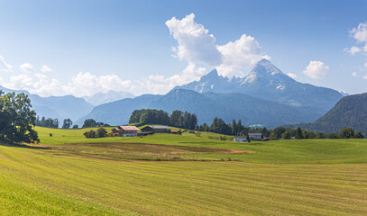 Watzmannfamilie mit Baurnhof im Berchtesgadener Land