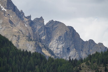 Eindrucksvolle Felszacken am Piz Mundin (gesehen vom Selles)