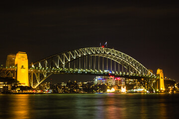 オーストラリア　ライトアップされたシドニーのハーバーブリッジと夜景