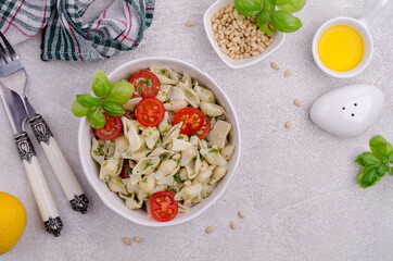 Shell pasta with tomatoes and pesto