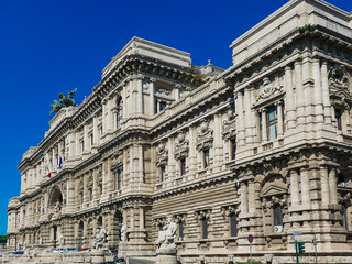 ローマ、テベレ川に架かるウンベルト1世橋から、パラッツォ ディ ジュスティツィア（正義の宮殿）