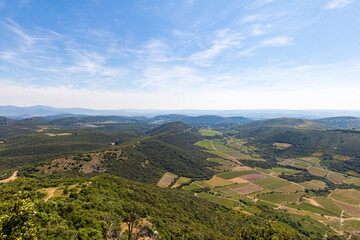 Vue sur le paysage depuis le Pic de Vissou (Occitanie, France)