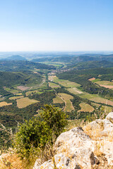 Vue sur le paysage depuis le Pic de Vissou (Occitanie, France)