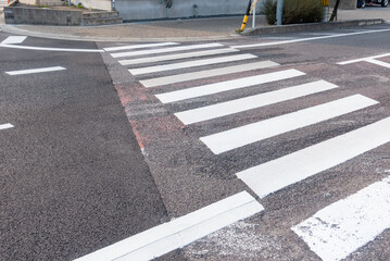 日本で撮影した横断歩道の写真。無人。